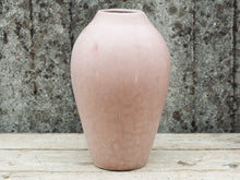 Carica l&#39;immagine nel visualizzatore di Gallery, Vaso tadelakt, un intonaco di origine marocchina tipico della città di Marrakech, un metodo completamente ecologico basato sull&#39;utilizzo di calce idrata, sapone nero, pigmenti naturali e cere.Dimensioni Diametro 24 h41cm.