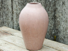 Carica l&#39;immagine nel visualizzatore di Gallery, Vaso tadelakt, un intonaco di origine marocchina tipico della città di Marrakech, un metodo completamente ecologico basato sull&#39;utilizzo di calce idrata, sapone nero, pigmenti naturali e cere.Dimensioni Diametro 24 h41cm.