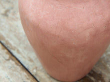 Carica l&#39;immagine nel visualizzatore di Gallery, Vaso tadelakt, un intonaco di origine marocchina tipico della città di Marrakech, un metodo completamente ecologico basato sull&#39;utilizzo di calce idrata, sapone nero, pigmenti naturali e cere. Dimensioni Diametro 15 h26cm.