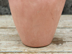 Vaso tadelakt, un intonaco di origine marocchina tipico della città di Marrakech, un metodo completamente ecologico basato sull'utilizzo di calce idrata, sapone nero, pigmenti naturali e cere. Dimensioni Diametro 15 h26cm.
