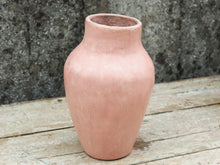 Carica l&#39;immagine nel visualizzatore di Gallery, Vaso tadelakt, un intonaco di origine marocchina tipico della città di Marrakech, un metodo completamente ecologico basato sull&#39;utilizzo di calce idrata, sapone nero, pigmenti naturali e cere. Dimensioni Diametro 15 h26cm.