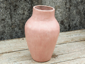 Vaso tadelakt, un intonaco di origine marocchina tipico della città di Marrakech, un metodo completamente ecologico basato sull'utilizzo di calce idrata, sapone nero, pigmenti naturali e cere. Dimensioni Diametro 15 h26cm.