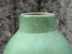 Vaso tadelakt, un intonaco di origine marocchina tipico della città di Marrakech, un metodo completamente ecologico basato sull'utilizzo di calce idrata, sapone nero, pigmenti naturali e cere. Dimensioni Diametro 25 h45cm.