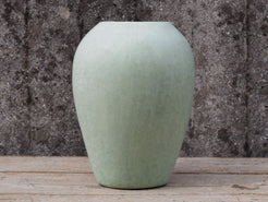 Vaso tadelakt, un intonaco di origine marocchina tipico della città di Marrakech, un metodo completamente ecologico basato sull'utilizzo di calce idrata, sapone nero, pigmenti naturali e cere. Dimensioni Diametro 23 h30cm.