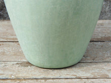 Carica l&#39;immagine nel visualizzatore di Gallery, Vaso tadelakt, un intonaco di origine marocchina tipico della città di Marrakech, un metodo completamente ecologico basato sull&#39;utilizzo di calce idrata, sapone nero, pigmenti naturali e cere. Dimensioni Diametro 23 h30cm.