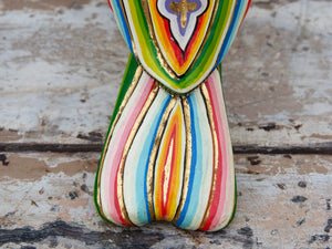 Statua di corvo in legno finemente dipinta e decorata.  Dimensioni 13x26 h32cm.   per ulteriori info o foto mail info@etniko.it whatsapp 0039 3338778241 etsy / ig / fb : etnikobycrosato