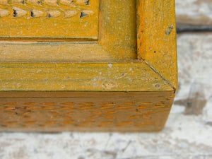 scatola , box indiano in legno di teak con apertura scorrevole, internamente dotato di scomparti di dimensioni 7x7xh6cm .  costruita ed assemblata artigianalmente,  originale in ogni parte .  dimensioni box 26x18 h10cm    per qualsiasi info , altre foto di articoli simili  segui il sito e social  o via whatsapp 0039 3338778241 ig/fb/pinterest : etnikobycrosato info@etniko.it