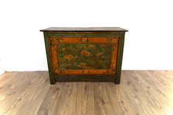 Altare tibetano antico in legno massello interamente visibile