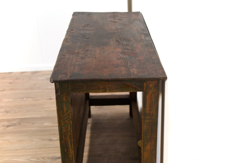 Particolare della patina del legno e dei segni d'usura originali