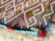 Carica l&#39;immagine nel visualizzatore di Gallery, tessuto marocchino berbero , kilim metà 900 in lana. tessuto lavorato a mano , usato come tappeto .