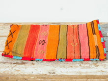 Carica l&#39;immagine nel visualizzatore di Gallery, tessuto marocchino berbero , kilim metà 900 in lana. tessuto lavorato a mano , usato come tappeto .