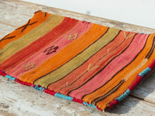 Carica l&#39;immagine nel visualizzatore di Gallery, tessuto marocchino berbero , kilim metà 900 in lana. tessuto lavorato a mano , usato come tappeto .