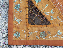 Vecchio arazzo in cotone, lavorato artigianalmente a mano con tecnica patchwork.Dimensioni 100x150cm