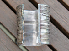 Carica l&#39;immagine nel visualizzatore di Gallery, bracciale in argento 925, lavorato artigianalmente, pezzo unico    20/28 cm circonferenza regolabile  8 cm larghezza  peso 140 gr   per info ed ulteriori foto mail info@etniko.it watshapp 0039 3338778241 facebook/instagram/pinterest : etnikobycrosato