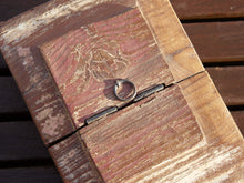 Carica l&#39;immagine nel visualizzatore di Gallery, Barber Box India, Scatole Da Barbiere Indiane In Legno Di Teak Riciclato, Dotate internamente Di Specchio E Cassettino Interno. Dimensioni 14x21xh11cm.   per ulteriori info o dettagli: info@etniko.it 0039 3338778241 ig/fb : etniko by crosato etsy : etnikobycrosato 