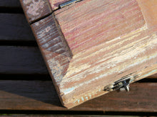 Carica l&#39;immagine nel visualizzatore di Gallery, Barber Box India, Scatole Da Barbiere Indiane In Legno Di Teak Riciclato, Dotate internamente Di Specchio E Cassettino Interno. Dimensioni 14x21xh11cm.   per ulteriori info o dettagli: info@etniko.it 0039 3338778241 ig/fb : etniko by crosato etsy : etnikobycrosato 