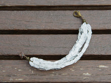 Carica l&#39;immagine nel visualizzatore di Gallery, bracciale indiano multifilo fatto a mano con cristallo di rocca, pezzo unico. alcune caratteristiche di questa pietra..lunghezza 18 cm, larghezza 2,5 cm, peso 35 grammi 