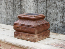 Carica l&#39;immagine nel visualizzatore di Gallery, Portacandele creato con la base di una vecchia colonna in legno di teak indiano. Tronco unico di teak massello.  dimensioni 23x23 h23cm     contattare per info o ulteriori foto mail info@etniko.it watshapp 0039 3338778241 fb/ig : etnikobycrosato
