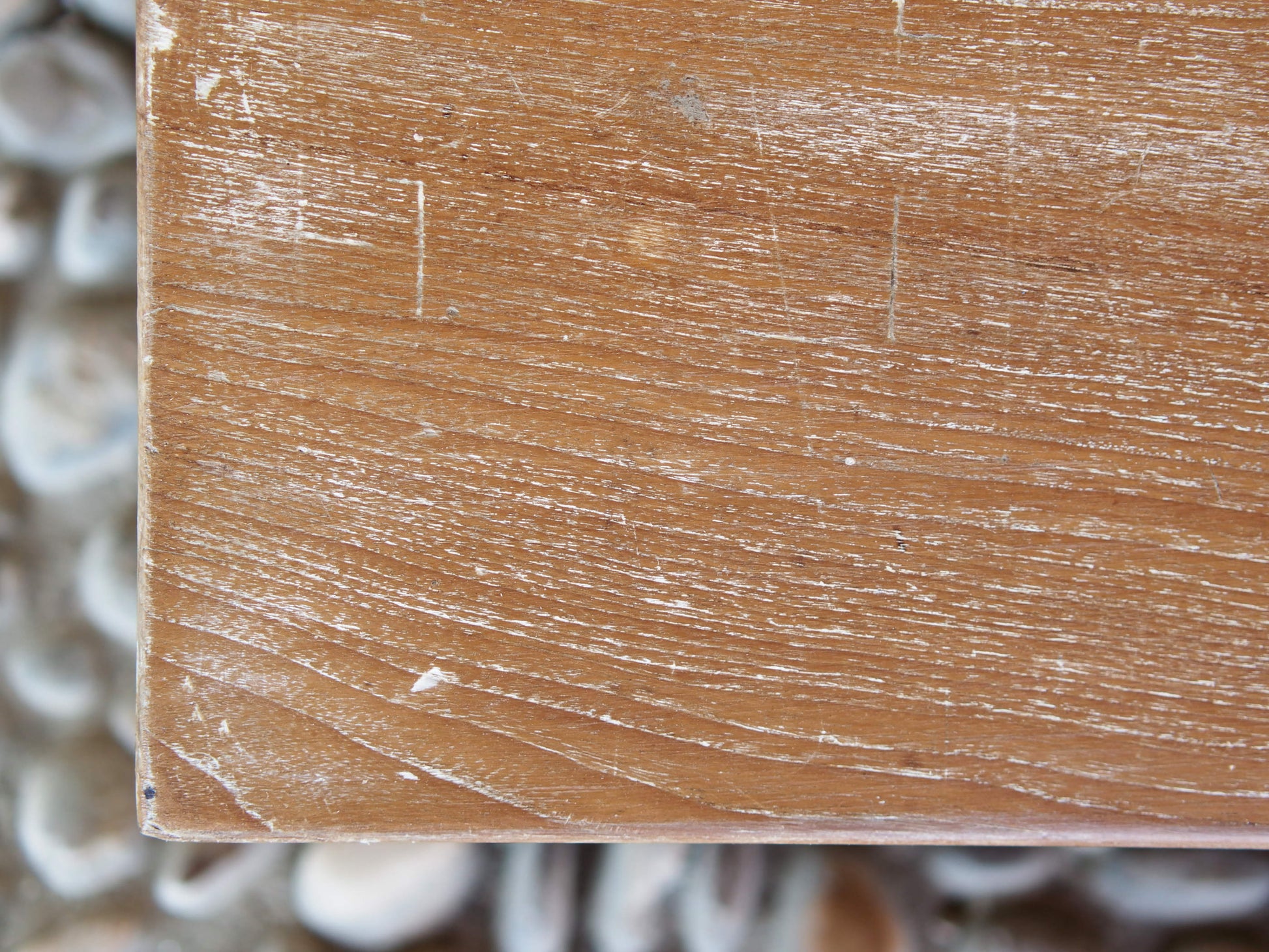 Baule di provenienza Indiana in stile coloniale databile primi 900, in legno di teak con scomparti interni. Originale in ogni sua parte, nessun elemento è stato rifatto o sostiruito. Piano leggermente inclinato.   Dimensioni 63x39 h 37/30cm.   per info ed ulteriori foto mail info@etniko.it watshapp 0039 3338778241 visitate il catalogo su www.etniko.t facebook / instagram/ pinterest : etnikobycrosato