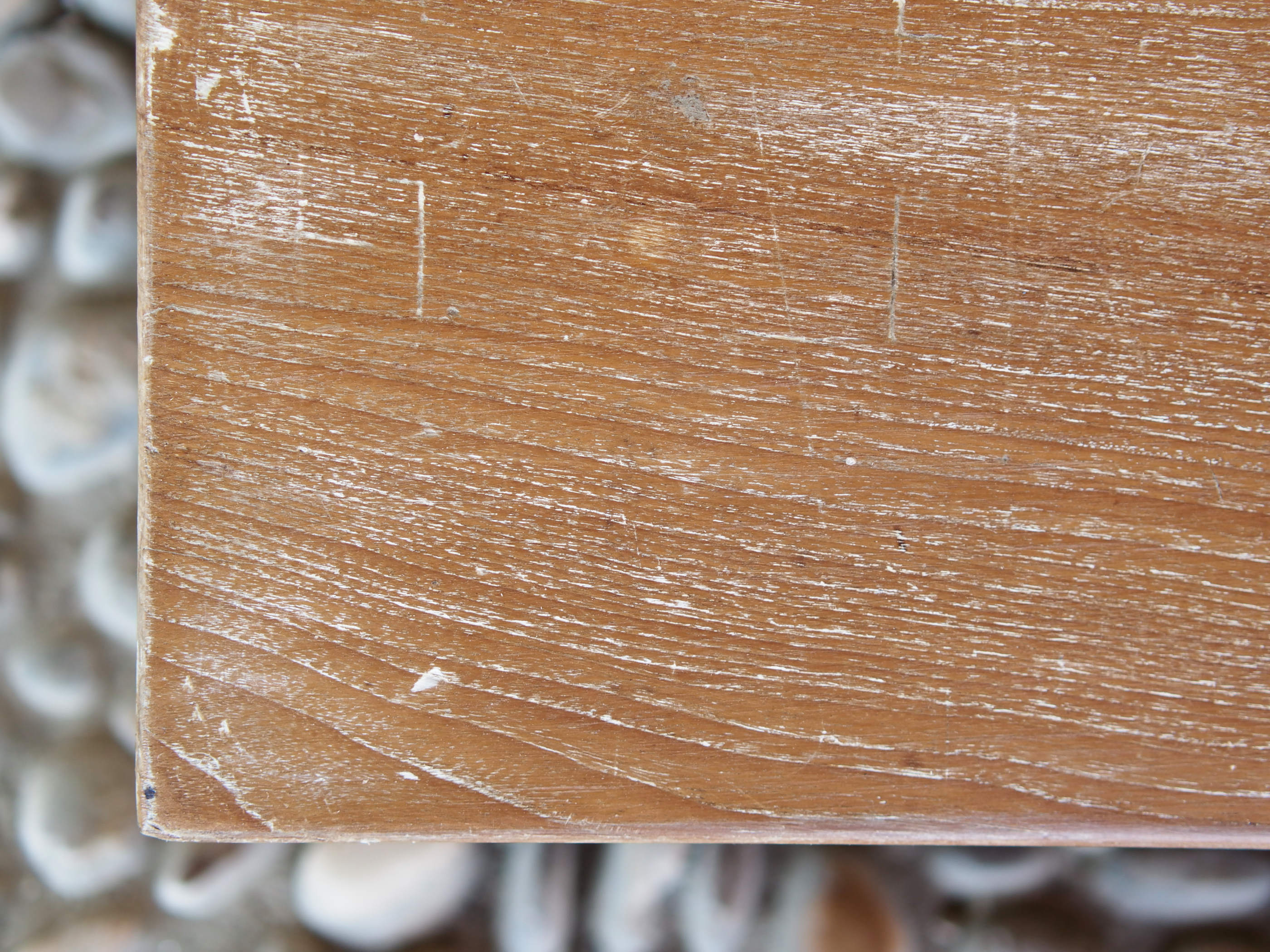 Baule di provenienza Indiana in stile coloniale databile primi 900, in legno di teak con scomparti interni. Originale in ogni sua parte, nessun elemento è stato rifatto o sostiruito. Piano leggermente inclinato.   Dimensioni 63x39 h 37/30cm.   per info ed ulteriori foto mail info@etniko.it watshapp 0039 3338778241 visitate il catalogo su www.etniko.t facebook / instagram/ pinterest : etnikobycrosato