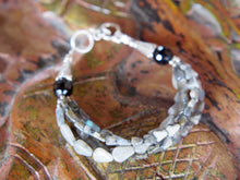 Carica l&#39;immagine nel visualizzatore di Gallery, bracciale indiano multifilo fatto a mano con labradorite, pezzo unico.  lunghezza 20 cm, larghezza 1,5 cm, peso 21 grammi    per info ed ulteriori foto mail info@etniko.it watshapp 0039 3338778241 facebook / instagram / pinterest : etnikobycrosato www.etniko.it