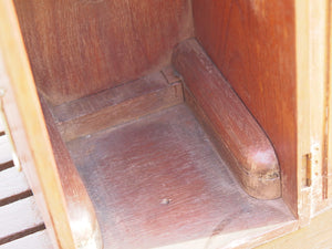 Box impiegato in origine dai medici per il trasporto delle portaprovette e medicinali,  in legno di teak.   Provenienza India. Conservata in ottimo stato.  Dimensioni 20x22 h37cm   per info ed ulteriori foto info@etniko.it facebook / instagram : etnikobycrosato 0039 333877824le