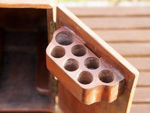 Carica l&#39;immagine nel visualizzatore di Gallery, Box impiegato in origine dai medici per il trasporto delle portaprovette e medicinali, in legno di teak. Provenienza India. Conservata in ottimo stato.  Dimensioni 18x22 h34cm  per info ed ulteriori foto info@etniko.it facebook / instagram : etnikobycrosato 0039 333877824l