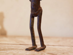 Antica statua in bronzo dei primi '900, provenienti dalla regione del Mali, etnia Dogon, raffigurante una donna. Dimensioni 3x4  h22cm  per maggiori info o dettagli info@etniko.it 0039 3338778241