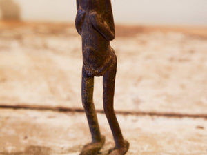 Antica statua in bronzo dei primi '900, provenienti dalla regione del Mali, etnia Dogon, raffigurante una donna. Dimensioni 3x4  h22cm  per maggiori info o dettagli info@etniko.it 0039 3338778241