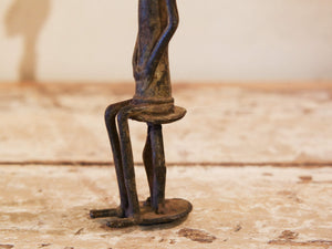 Antica statua in bronzo dei primi '900, provenienti dalla regione del Mali, etnia Dogon, raffigurante una donna.Dimensioni 3x5  h21cm  per maggiori info o dettagli info@etniko.it 0039 3338778241