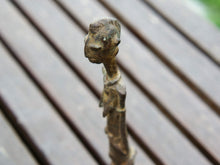 Carica l&#39;immagine nel visualizzatore di Gallery, Antica statua in bronzo dei primi &#39;900, provenienti dalla regione del Mali, etnia Dogon, raffigurante una donna. Dimensioni 3x3  h22cm