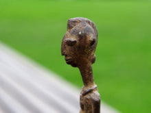 Carica l&#39;immagine nel visualizzatore di Gallery, Antica statua in bronzo dei primi &#39;900, provenienti dalla regione del Mali, etnia Dogon, raffigurante una donna. Dimensioni 3x3  h22cm