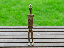 Carica l&#39;immagine nel visualizzatore di Gallery, Antica statua in bronzo dei primi &#39;900, provenienti dalla regione del Mali, etnia Dogon, raffigurante una donna. Dimensioni 3x3  h22cm