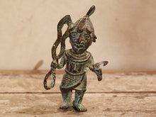 Carica l&#39;immagine nel visualizzatore di Gallery, Antica statua guerriero in bronzo del Benin. Dimensioni 10x5  h18cm.    per maggiori info o dettagli info@etniko.it 0039 3338778241