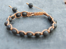 Carica l&#39;immagine nel visualizzatore di Gallery, Bracciale intrecciato con pietra lavica. Pezzo unico assemblato artigianalmente.  lunghezza regolabile 17/24cm, altezza 1cm, peso 13 grammi