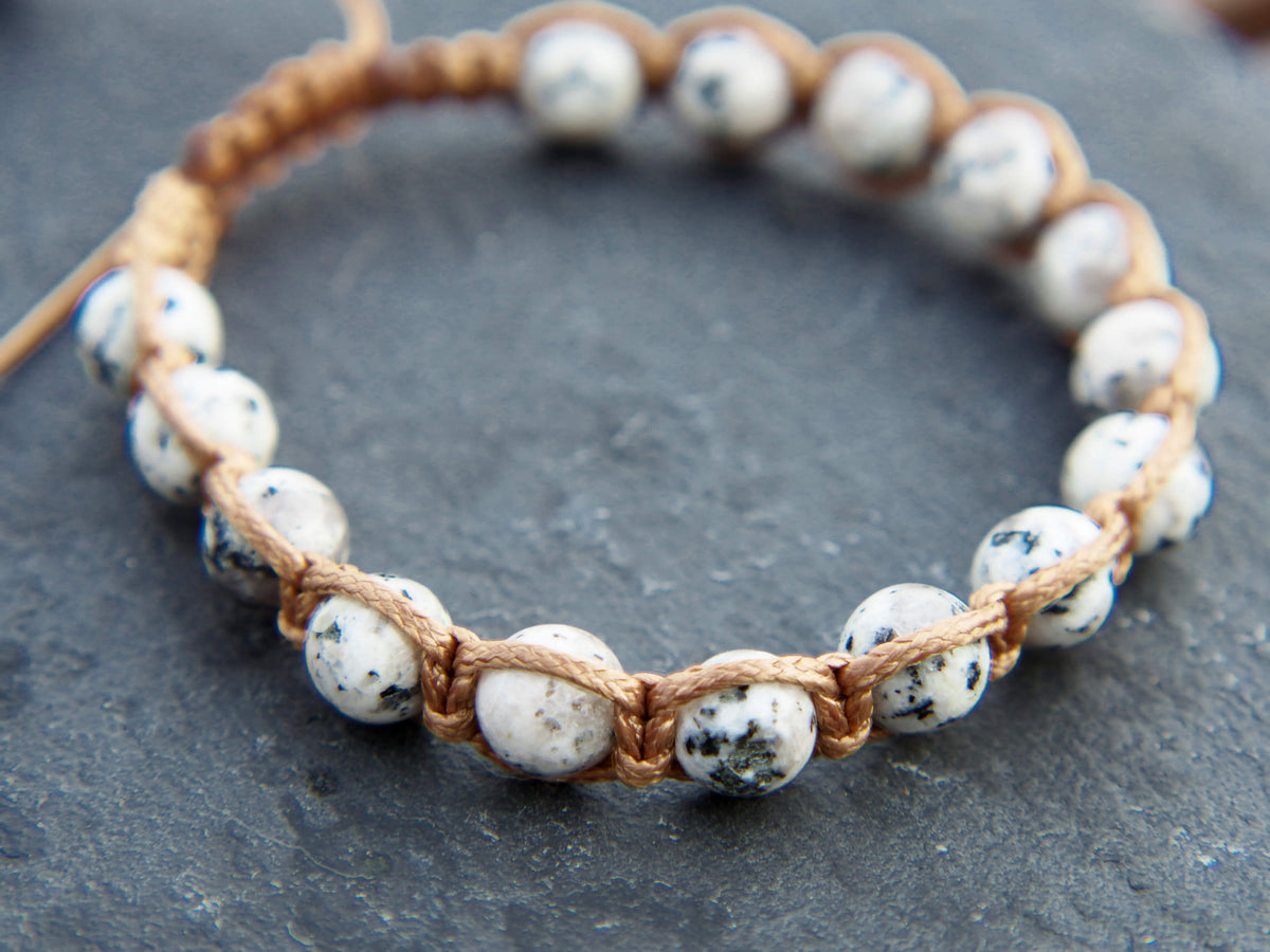 Dettaglio delle pietre naturali sfaccettate e della texture del bracciale cod.BRAC13