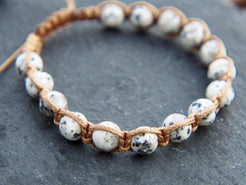 Dettaglio delle pietre naturali sfaccettate e della texture del bracciale cod.BRAC13