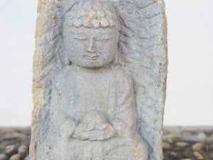 cultura statua buddha in pietra, proveniente dalla Cina. pezzo unico lavorato artigianalmente.  dimensioni 25x14 h58 cm