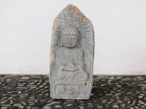 cultura statua buddha in pietra, proveniente dalla Cina. pezzo unico lavorato artigianalmente.  dimensioni 25x14 h58 cm