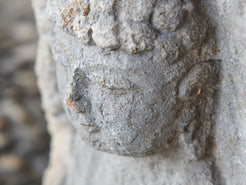 cultura statua buddha in pietra, proveniente dalla Cina. pezzo unico lavorato artigianalmente.  dimensioni 25x14 h58 cm