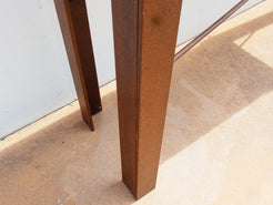 Consolle realizzata artigianalmente con l'utilizzo di vecchie travature in pino e ferro corten.  Dimensioni 130x38 h90cm   per info ed ulteriori foto 0039 3338778241 info@etniko.it facebook / instagram : etnikobycrosato