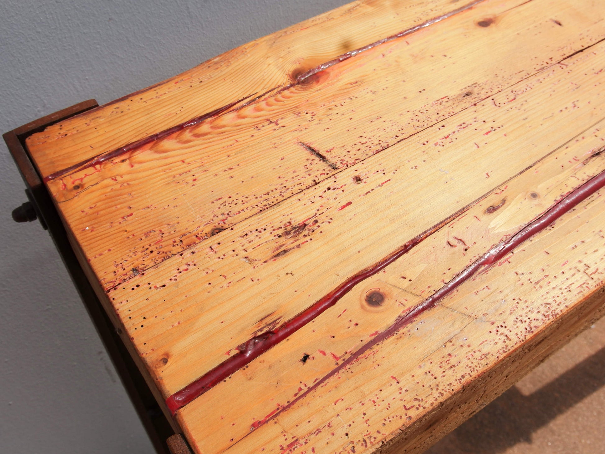 Consolle realizzata artigianalmente con l'utilizzo di vecchie travature in pino e ferro corten.  Dimensioni 130x38 h90cm   per info ed ulteriori foto 0039 3338778241 info@etniko.it facebook / instagram : etnikobycrosato