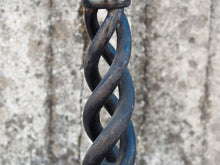 Carica l&#39;immagine nel visualizzatore di Gallery, Dimensioni base diametro 15, foro per candela diametro 6.5cm, h 51 cm.