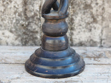 Carica l&#39;immagine nel visualizzatore di Gallery, Dimensioni base diametro 15, foro per candela diametro 6.5cm, h 51 cm.