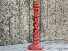 Carica l&#39;immagine nel visualizzatore di Gallery, Candelabro in legno di teak dipinto, ricavato da un unico tronco di teak.  Dimensioni base diametro 16, base per candela diametro 7 cm, h 50 cm.  per ulteriori info o foto mail info@etniko.it whatsapp 0039 3338778241 etsy / ig / fb : etnikobycrosato