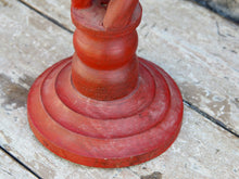 Carica l&#39;immagine nel visualizzatore di Gallery, Candelabro in legno di teak dipinto, ricavato da un unico tronco di teak.  Dimensioni base diametro 16, base per candela diametro 7 cm, h 50 cm.  per ulteriori info o foto mail info@etniko.it whatsapp 0039 3338778241 etsy / ig / fb : etnikobycrosato