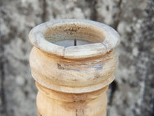 Carica l&#39;immagine nel visualizzatore di Gallery, Candelabro in legno di teak ricavato da un unico tronco di teak.  Dimensioni base diametro 16, base per candela diametro 8 cm, h 51 cm.   per ulteriori info o foto mail info@etniko.it whatsapp 0039 3338778241 etsy / ig / fb : etnikobycrosato
