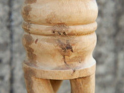 Candelabro in legno di teak ricavato da un unico tronco di teak.  Dimensioni base diametro 16, base per candela diametro 8 cm, h 51 cm.   per ulteriori info o foto mail info@etniko.it whatsapp 0039 3338778241 etsy / ig / fb : etnikobycrosato