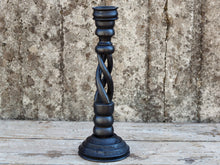 Carica l&#39;immagine nel visualizzatore di Gallery, Candelabro in legno di teak inciso e dipinto, ricavato da un unico tronco di teak. Dimensioni base diametro 12, foro per candela diametro 4cm, h 36 cm.  per ulteriori info o foto mail info@etniko.it whatsapp 0039 3338778241 etsy / ig / fb : etnikobycrosato