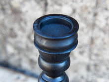 Carica l&#39;immagine nel visualizzatore di Gallery, Candelabro in legno di teak inciso e dipinto, ricavato da un unico tronco di teak. Dimensioni base diametro 12, foro per candela diametro 4cm, h 36 cm.  per ulteriori info o foto mail info@etniko.it whatsapp 0039 3338778241 etsy / ig / fb : etnikobycrosato